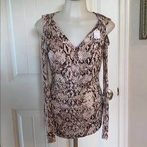 L/S small cold shoulder blouse